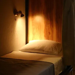  Hostel Nomad